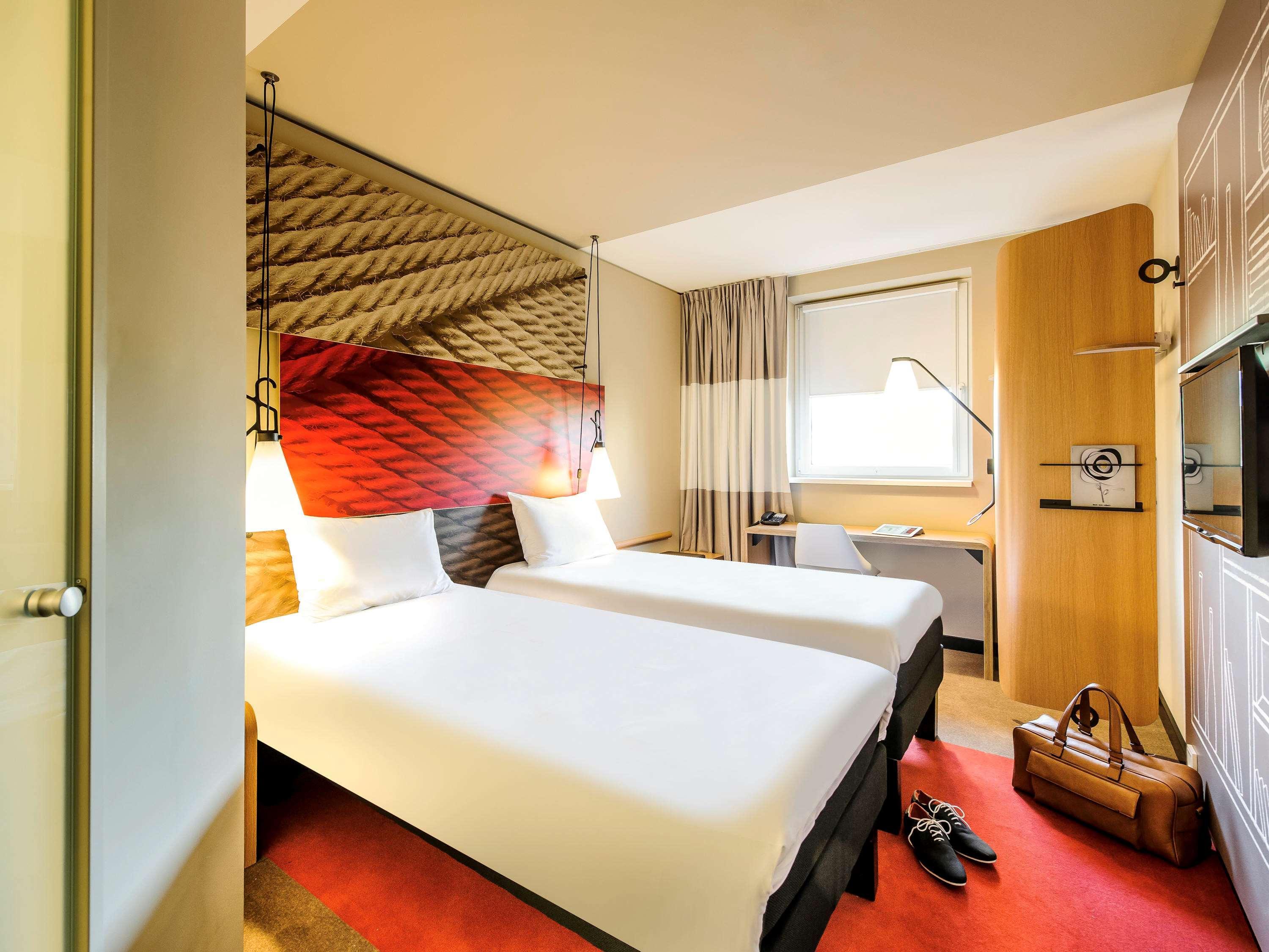 Ibis West 3*