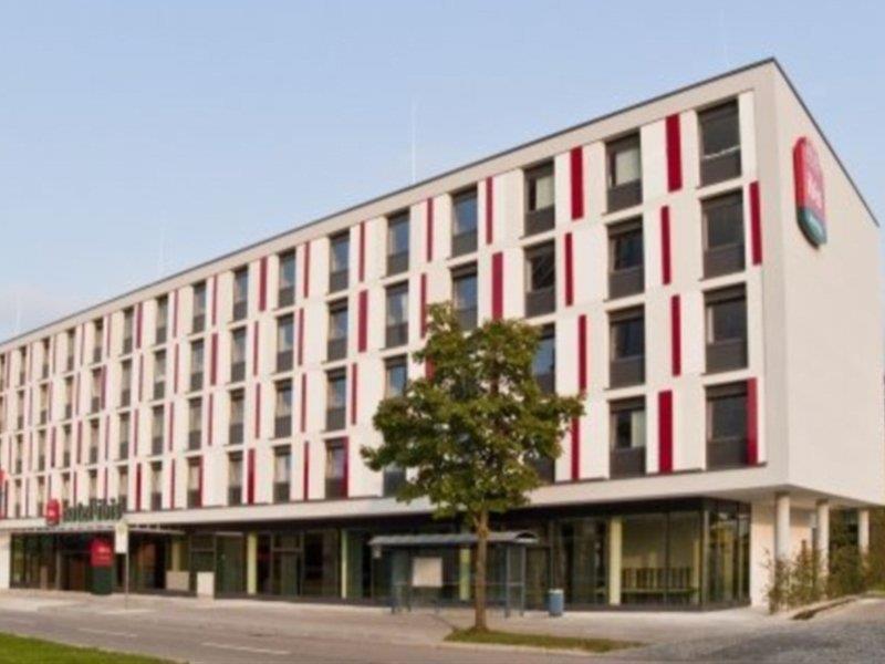 Hotel Ibis West 3*
